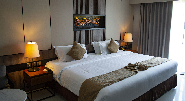 booking-hotel-room-India